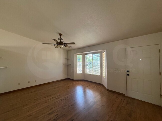 Foto del edificio - 7811 S Solomon Ave