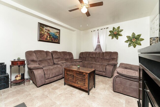 Building Photo - 32 W 49th St