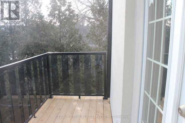 Building Photo - 14 Leeming St