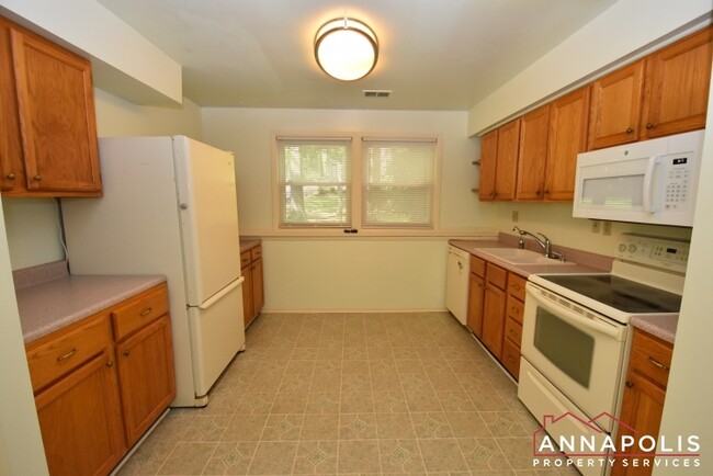 Building Photo - 1430 oak bluff road