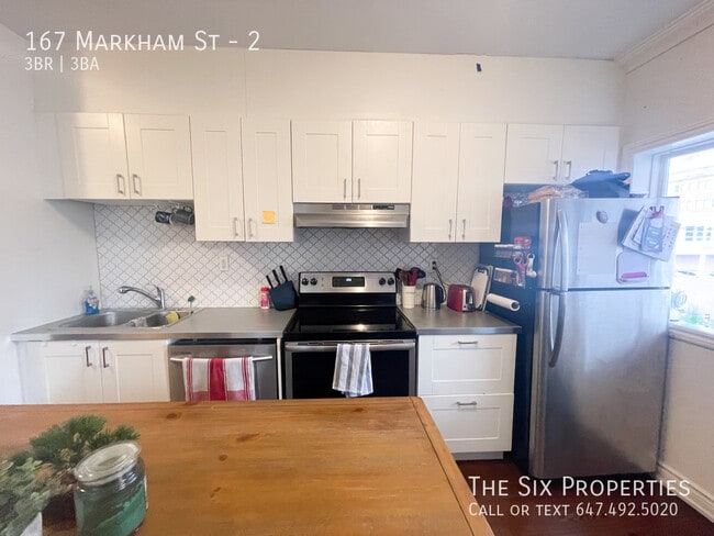 Building Photo - Spacious 3 Bedroom Apartment