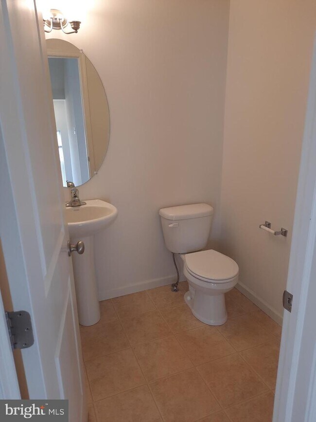 Building Photo - 817 Schooner Ln