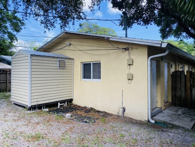 Building Photo - 709 SW 13th Ave