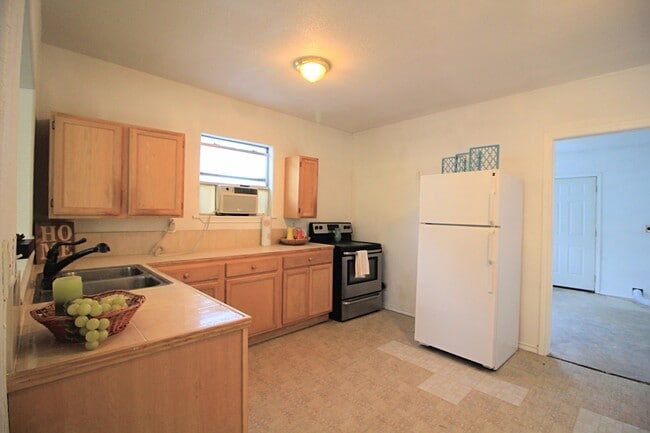 Photo - COMING SOON! Cute 3 Bedroom, 1 Bath Close to Downtown San Antonio. House