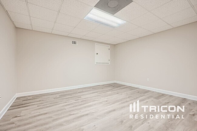 Building Photo - 110 Rockhurst Chase