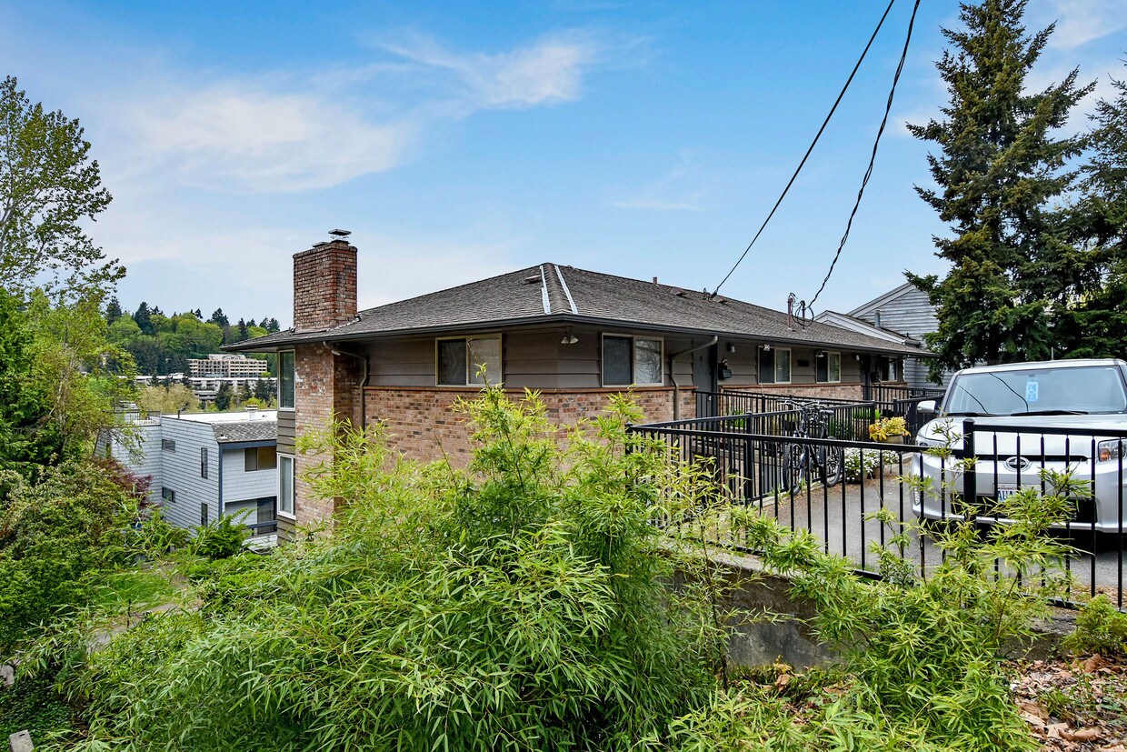 Fotografía del edificio - 3043 Island Crest Way