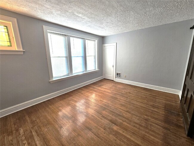 Foto del edificio - 4953 Holly Hills Ave