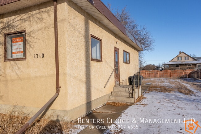 Building Photo - Long Term Single-Level Townhouse Opportunity in Coaldale