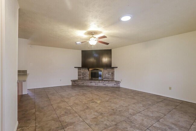 Foto del edificio - 14602 Flair Dr