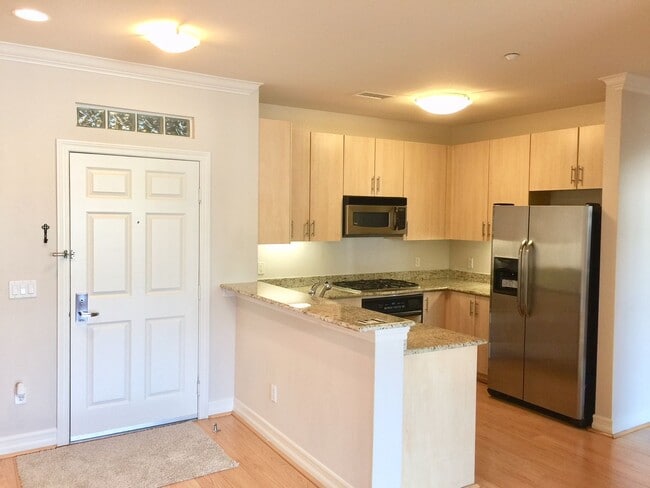 Building Photo - Large upgraded 1 Bdrm, 1 Bath w/storage ro...