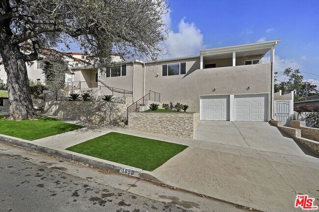 Building Photo - 1850 Holmby Ave