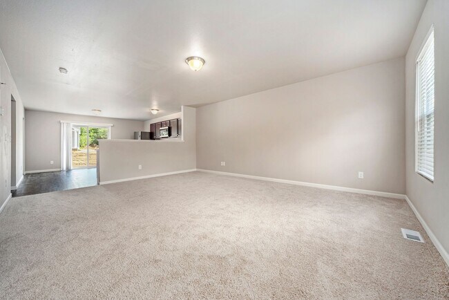 Building Photo - Outstanding Newer Home for Lease