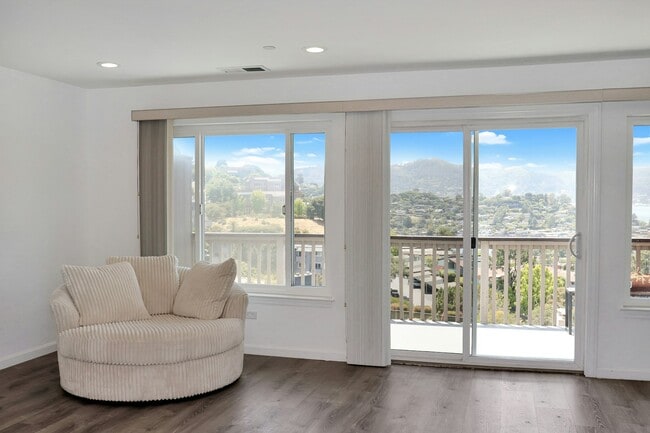 Building Photo - 55 Marinero Cir