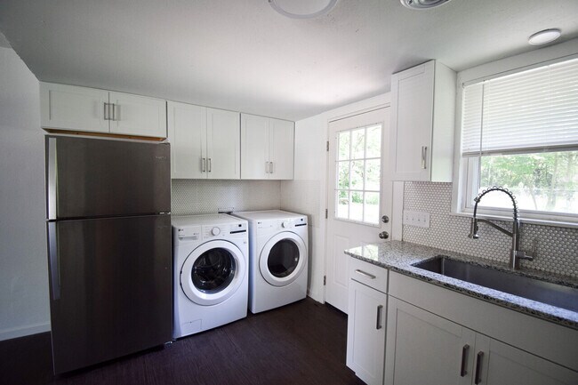 Building Photo - Cypress Duplex #2