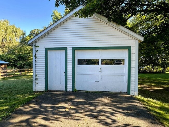 Building Photo - 000 Withheld