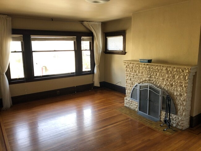 Building Photo - 431 Sunnyslope Ave