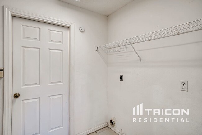 Foto del edificio - 125 Wornall Dr