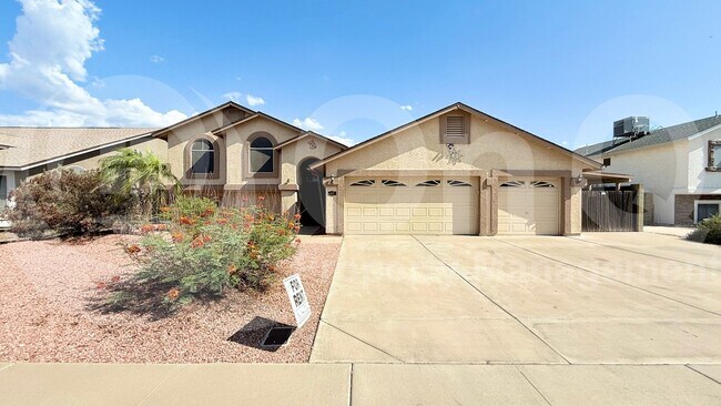 Building Photo - 8821 W Cavalier Dr