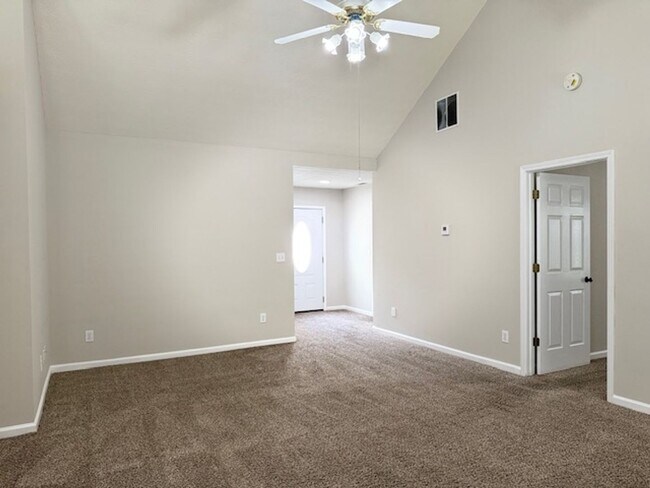 Foto del edificio - 2034 Elm Grove Ln