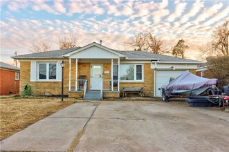 Building Photo - 7112 NW 45th St