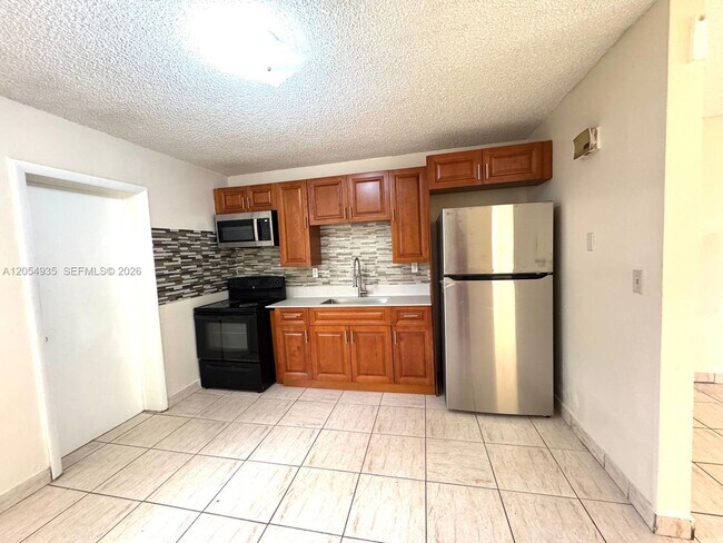 Foto del edificio - 7715 NW 2nd Ct