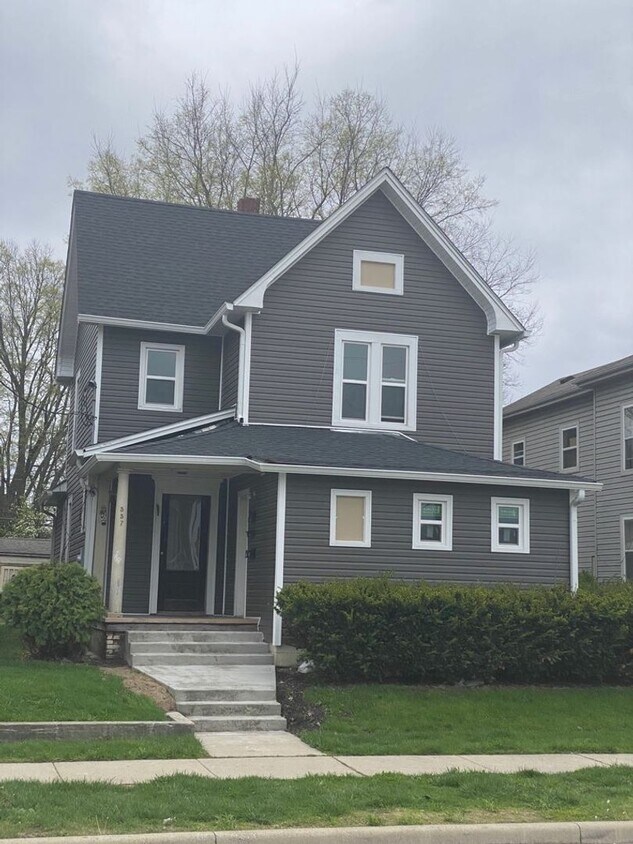 Primary Photo - 557 W Washington St