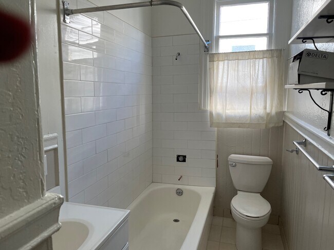 bathroom - 709 San Jose Ave