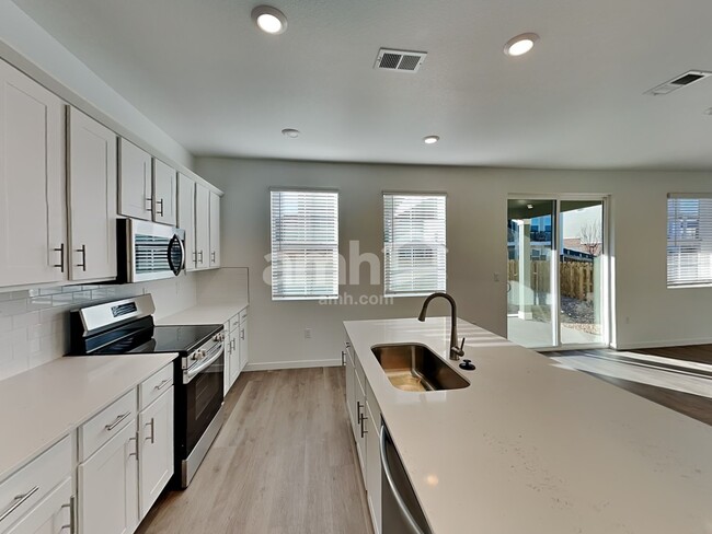 Foto del edificio - 9644 Harkes Dr