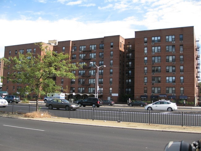 Primary Photo - 86-35 Queens Blvd