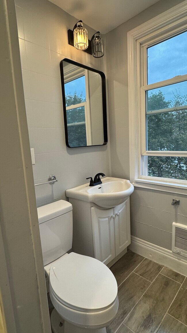 Foto del edificio - 137 E High St