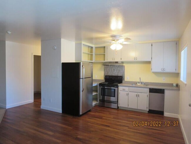 Building Photo - bedroom in Windsor CA 95492