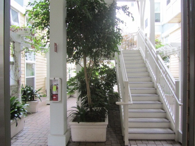Building Photo - Downtown Oakland Secured access Condo with...
