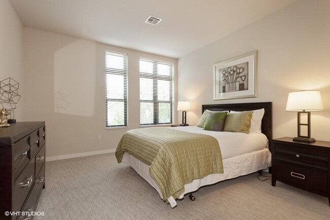 Building Photo - 1465 Underwood Ave