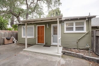 Building Photo - 526 Iris St