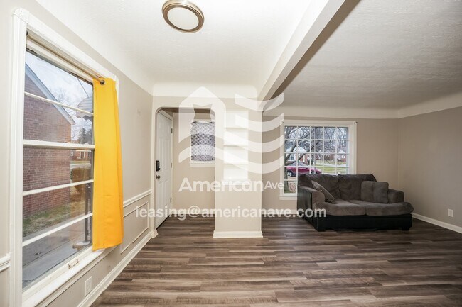Foto del edificio - 25731 Forestview Ave