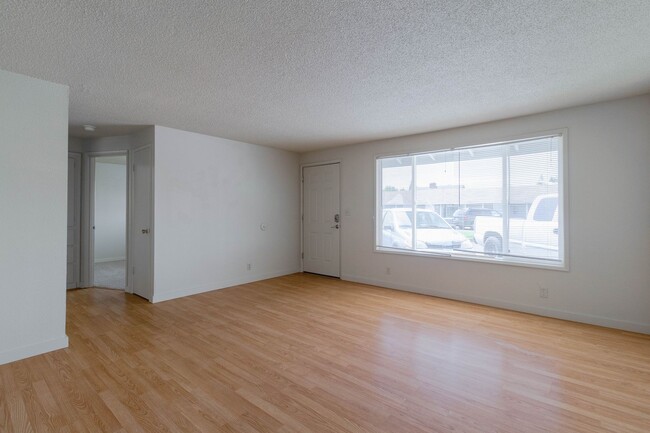 Foto del edificio - ** MOVE IN SPECIAL **Charming 2 Bedrooms 1...