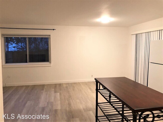 Foto del edificio - 1528 Woolsey St