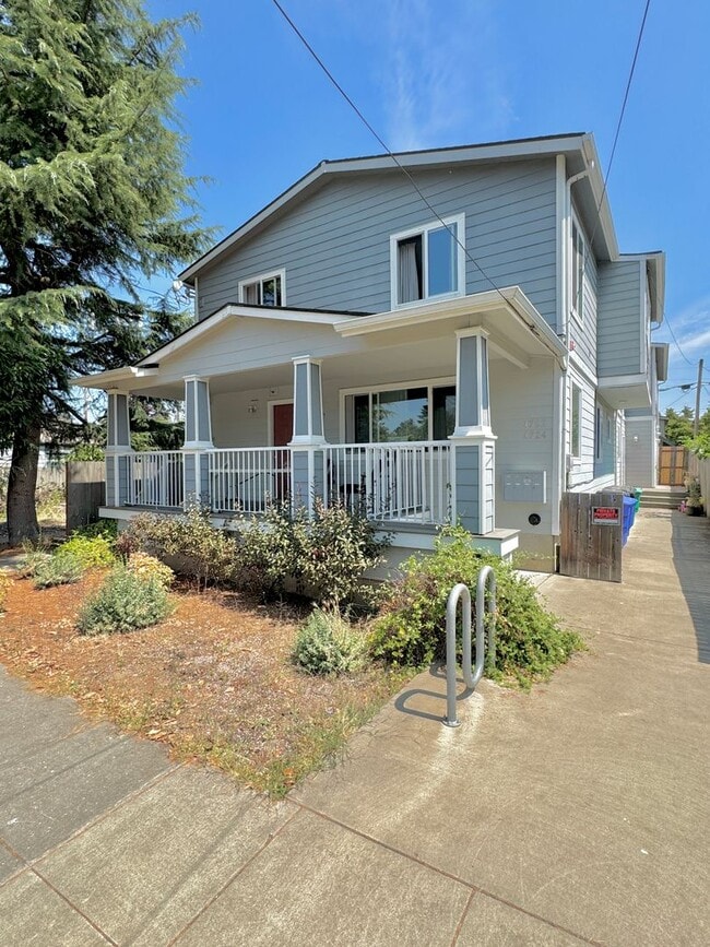 Building Photo - 4724-4724 SE 65th Ave