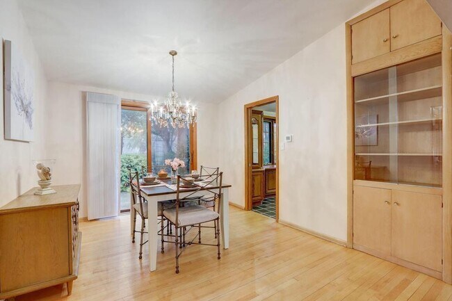 Foto del edificio - N33W22034 Memory Ln