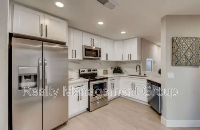 Foto del edificio - 13801 Pinkard Way