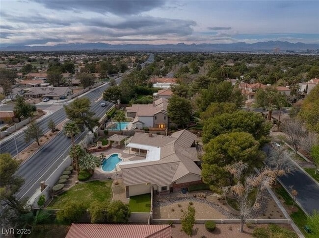 Foto del edificio - 9 Quail Run Rd