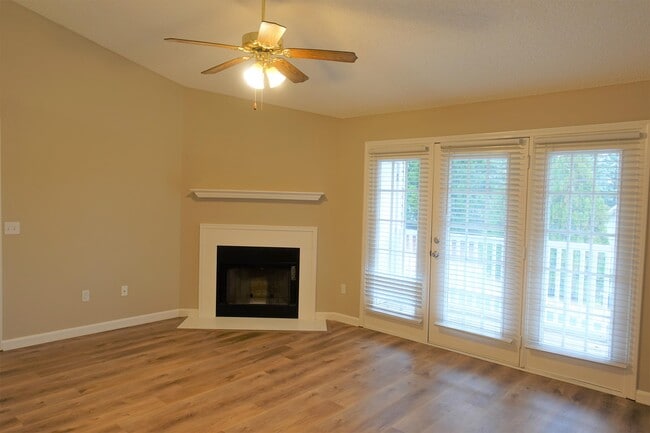 Building Photo - 205 Pelham Square Way
