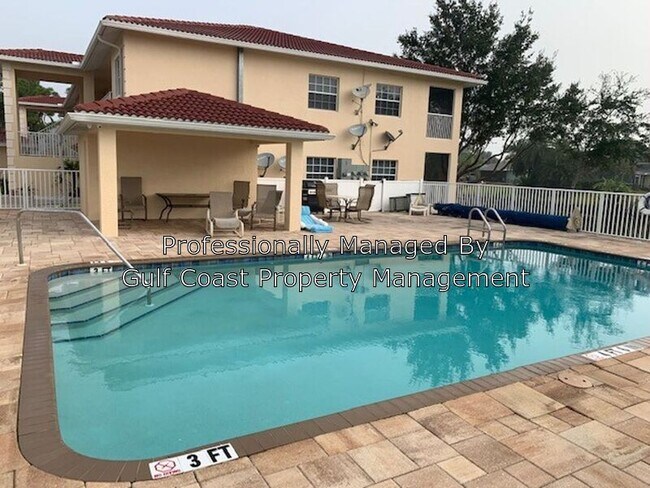 Foto del edificio - 242 Boundary Blvd