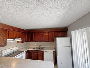 Building Photo - 5241 Cedarbend Dr