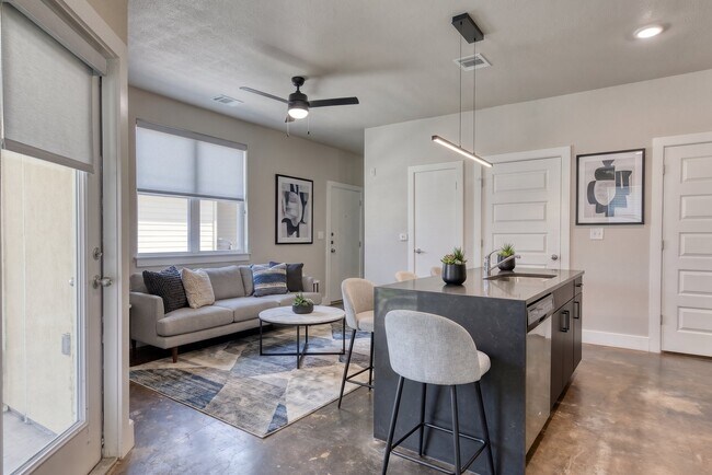 Foto del edificio - 6007 Grissom Rd