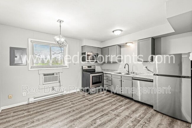 Building Photo - 10301 Medallion Dr