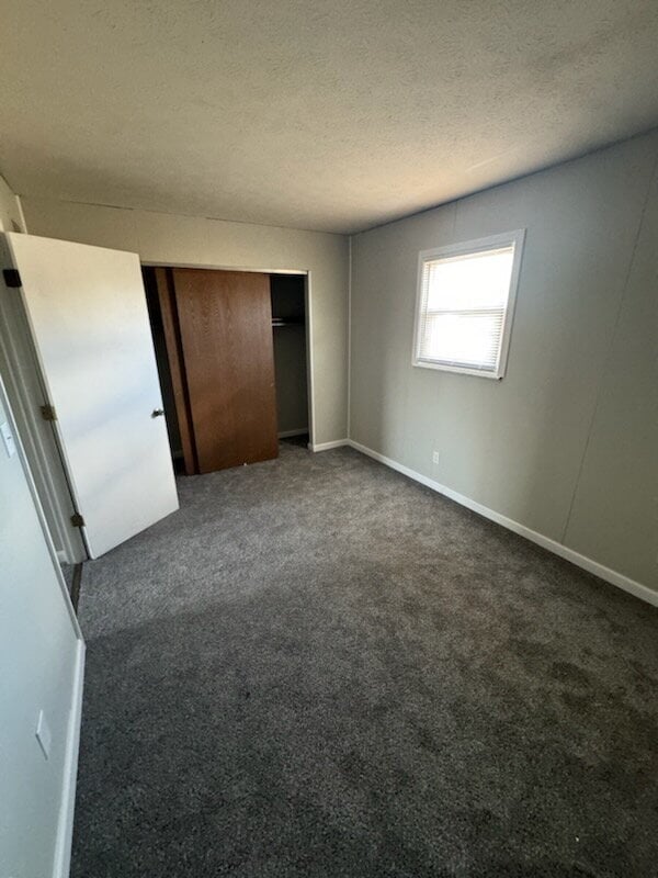 Building Photo - 2 Bedroom Townhome