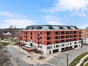 Building Photo - 112 Walnut Blvd