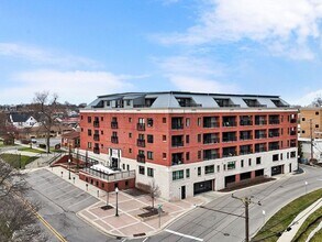 Building Photo - 112 Walnut Blvd