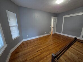 Building Photo - 10 Fox St